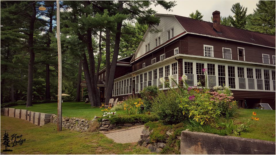 RELÈVE D’ENTREPRISE FAMILIALE: LE DOMAINE PINE LODGE RAJEUNI ET VIVIFIÉ!