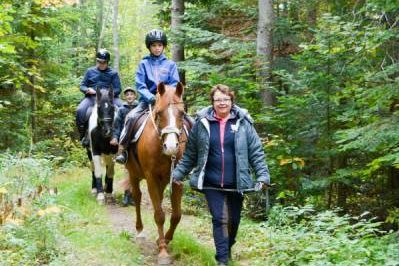 Elle soigne avec les chevaux